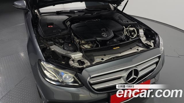 Mercedes-Benz E-Class (W213) E220d 4MATIC Avantgarde 2018 — фото 6