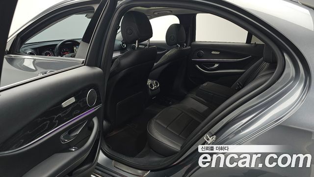 Mercedes-Benz E-Class (W213) E220d 4MATIC Avantgarde 2018 — фото 12