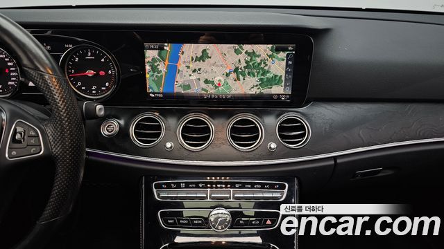 Mercedes-Benz E-Class (W213) E220d 4MATIC Avantgarde 2018 — фото 14