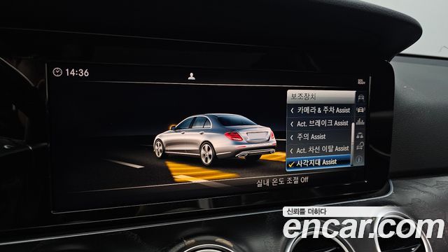 Mercedes-Benz E-Class (W213) E220d 4MATIC Avantgarde 2018 — фото 16