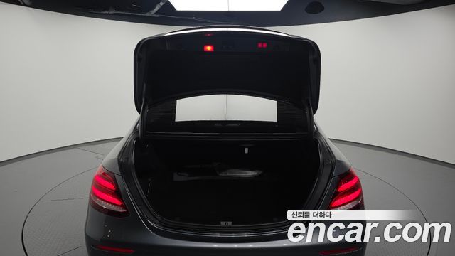 Mercedes-Benz E-Class (W213) E220d 4MATIC Avantgarde 2018 — фото 20