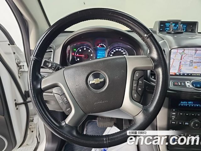 Chevrolet Captiva 2WD Adventure Package 2015 — фото 9