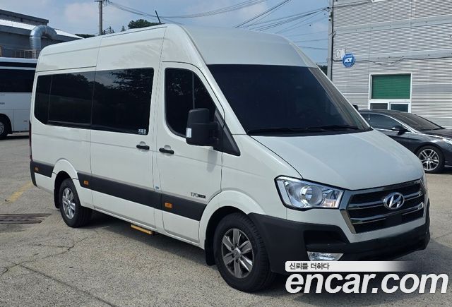 Hyundai Solati 16-seater Luxury