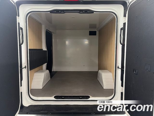 Hyundai ST1 Cargo Premium 2025 — фото 11