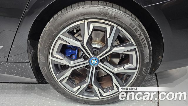 BMW i4 eDrive40 M Sports Pro 2023 — фото 21