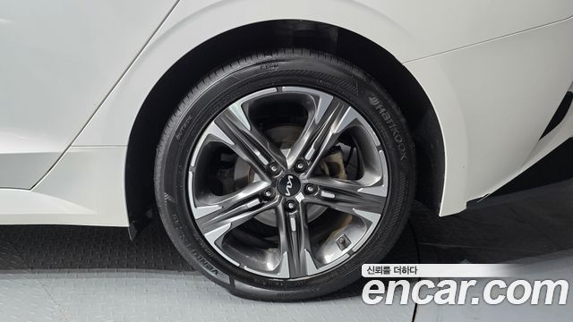 Kia K5 (III) 2.0 Noblesse 2023 — фото 27