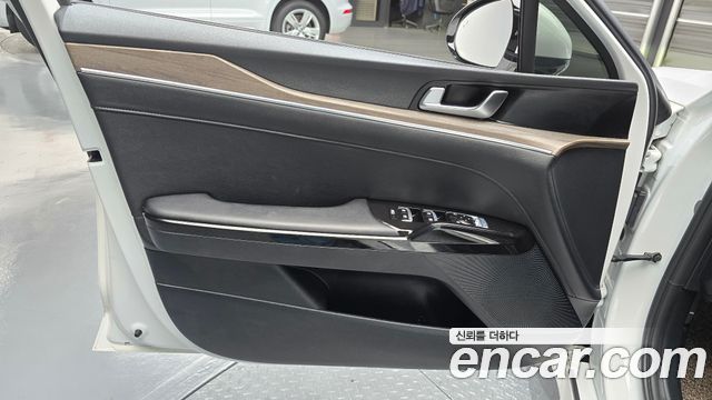 Kia K5 (III) 2.0 Noblesse 2023 — фото 30