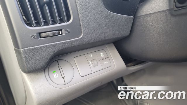 Hyundai Grand Starex 5-Seater VAN CVX Premium 2016 — фото 20
