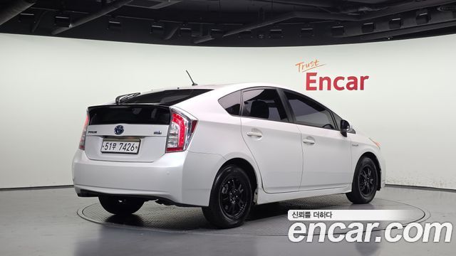 Toyota Prius 1.8 E 2013 — фото 2