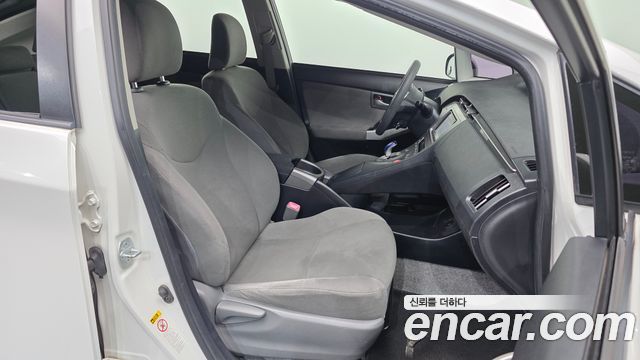 Toyota Prius 1.8 E 2013 — фото 11