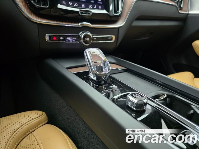 Volvo XC60 (II) B5 Ultimate Bright 2024 — фото 9