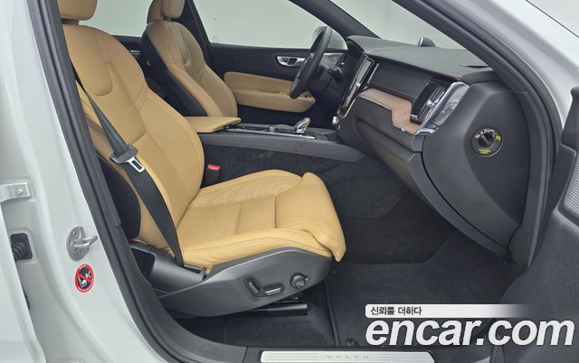 Volvo XC60 (II) B5 Ultimate Bright 2024 — фото 15