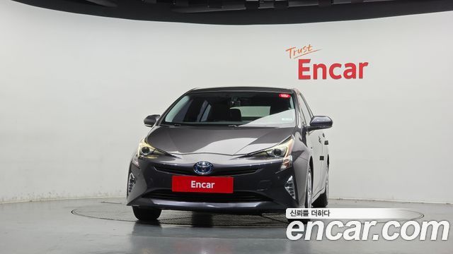 Toyota Prius (IV) 1.8 E 2017 — фото 3