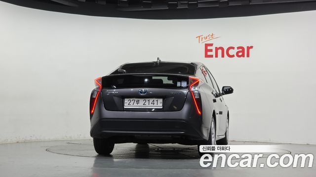 Toyota Prius (IV) 1.8 E 2017 — фото 4