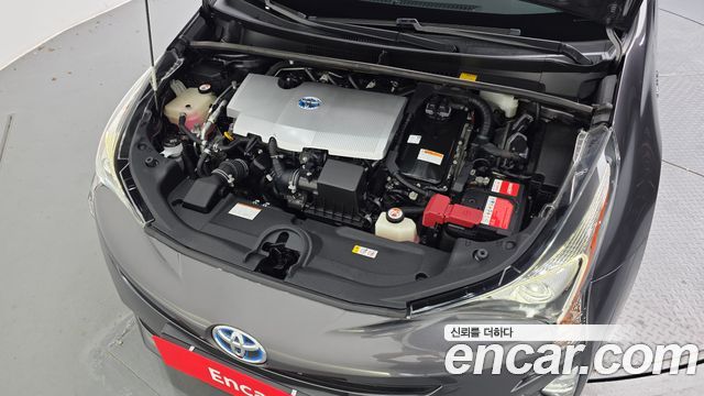Toyota Prius (IV) 1.8 E 2017 — фото 6