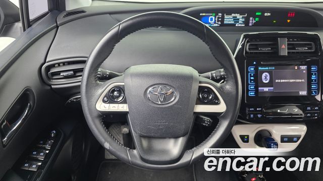 Toyota Prius (IV) 1.8 E 2017 — фото 13
