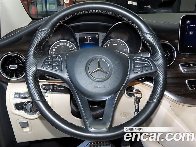 Mercedes-Benz V-Class V300 CDI W447 2021 — фото 8