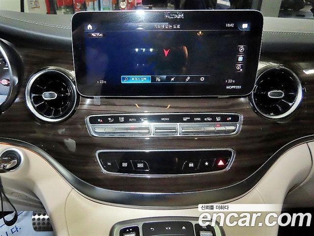 Mercedes-Benz V-Class V300 CDI W447 2021 — фото 12