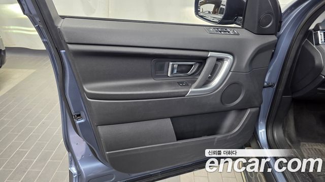 Land Rover Discovery Sport 2.0 TD4 SE 2019 — фото 24