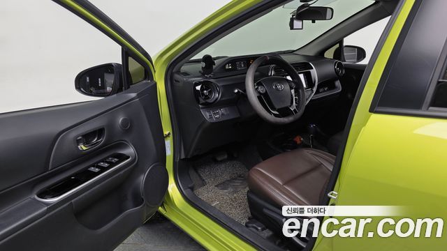 Toyota Prius C 1.5 2018 — фото 10