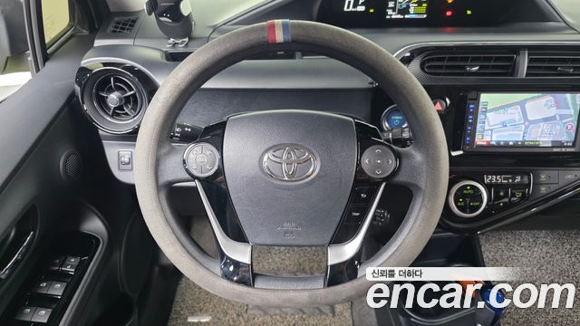 Toyota Prius C 1.5 2018 — фото 13