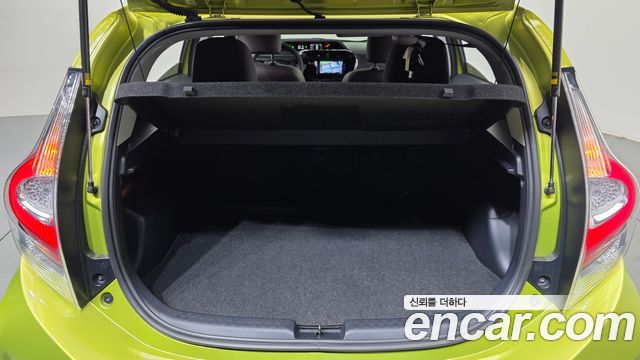 Toyota Prius C 1.5 2018 — фото 20