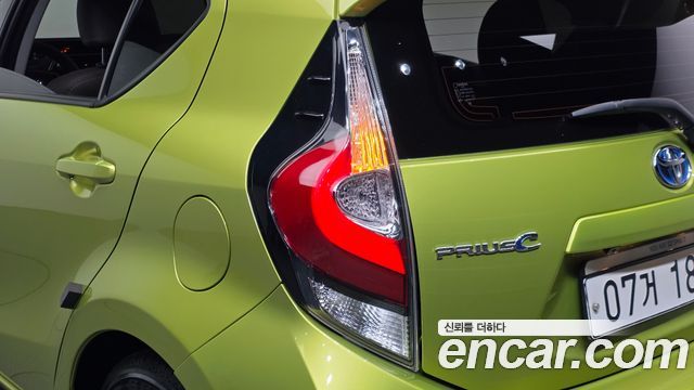 Toyota Prius C 1.5 2018 — фото 23