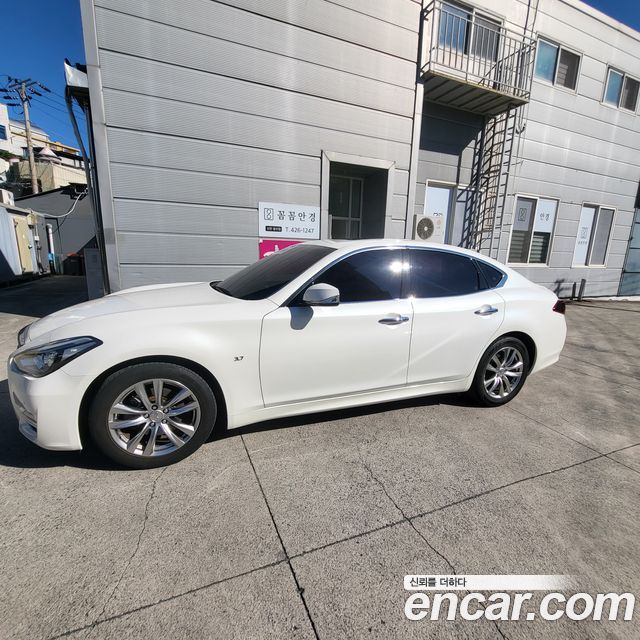 Infiniti Q70 3.7 Premium 2018 — фото 10