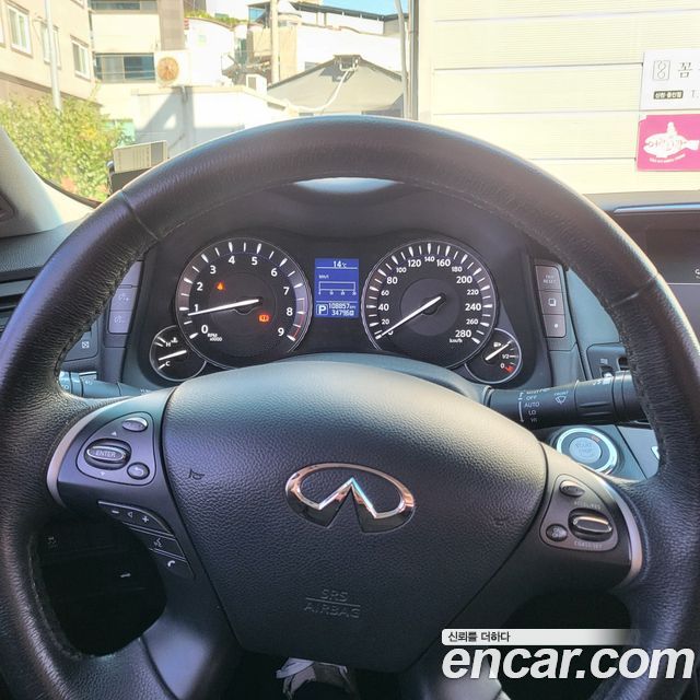 Infiniti Q70 3.7 Premium 2018 — фото 12