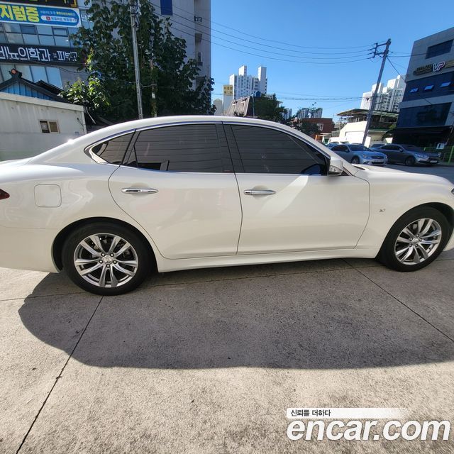 Infiniti Q70 3.7 Premium 2018 — фото 13
