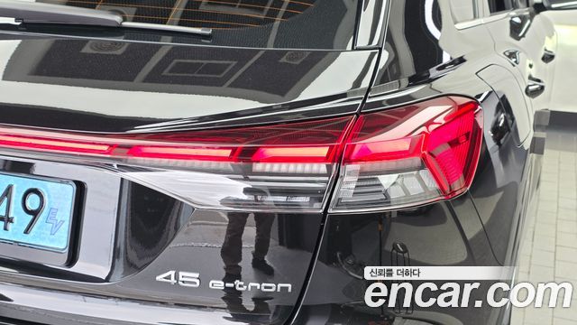 Audi Q4 e-tron (F4) 45 Premium 2025 — фото 23