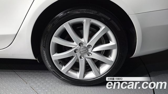 Audi A4 2.0 TDI Quattro Dynamic B8 2013 — фото 5