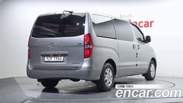 Hyundai Grand Starex 3-Seater VAN CVX Deluxe 2011 — фото 2