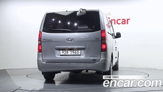 Hyundai Grand Starex 3-Seater VAN CVX Deluxe 2011 — фото 4