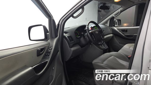 Hyundai Grand Starex 3-Seater VAN CVX Deluxe 2011 — фото 10