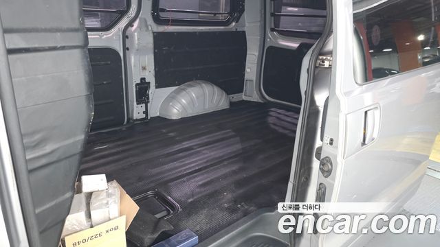 Hyundai Grand Starex 3-Seater VAN CVX Deluxe 2011 — фото 11
