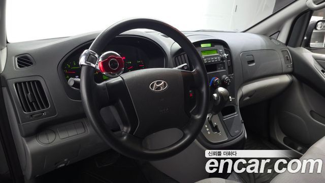 Hyundai Grand Starex 3-Seater VAN CVX Deluxe 2011 — фото 13