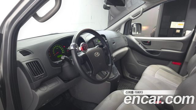 Hyundai Grand Starex 3-Seater VAN CVX Deluxe 2011 — фото 14