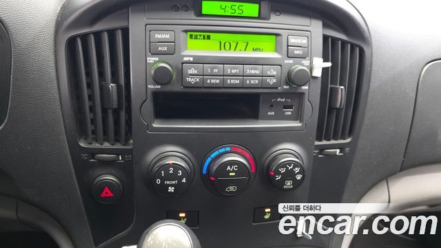 Hyundai Grand Starex 3-Seater VAN CVX Deluxe 2011 — фото 17