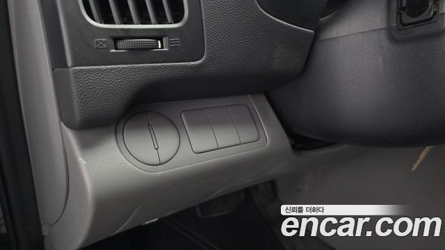 Hyundai Grand Starex 3-Seater VAN CVX Deluxe 2011 — фото 19