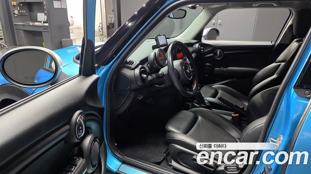 MINI Cooper 5Door Standard 3rd 2015 — фото 10