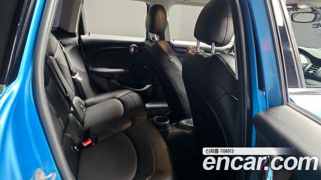 MINI Cooper 5Door Standard 3rd 2015 — фото 11