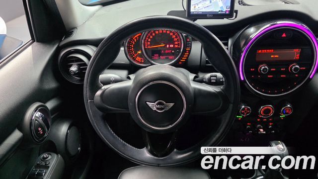 MINI Cooper 5Door Standard 3rd 2015 — фото 13