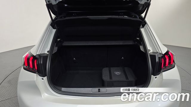 Peugeot e-208 (II) GT 2022 — фото 15
