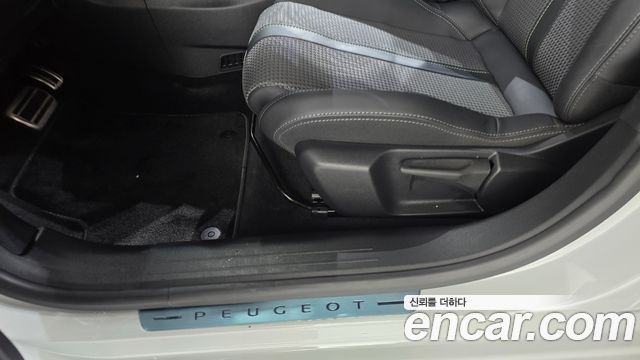 Peugeot e-208 (II) GT 2022 — фото 20