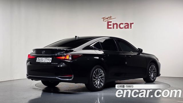 Lexus ES300h (VII) Executive 2023 — фото 2