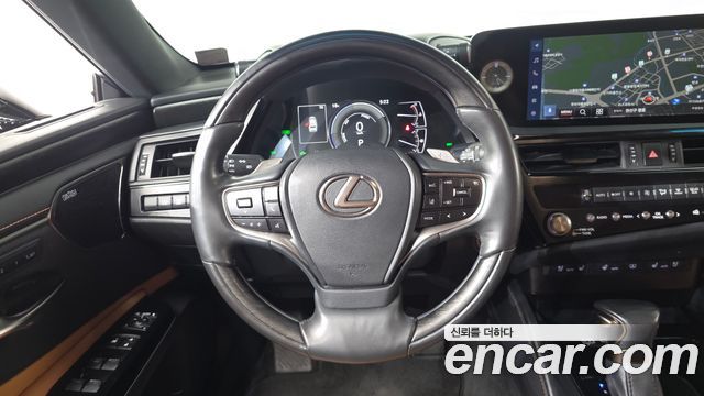 Lexus ES300h (VII) Executive 2023 — фото 13