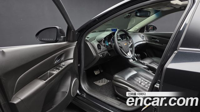 Chevrolet Cruze 1.8 LTZ+ The Perfect Black 2012 — фото 10