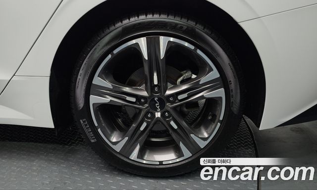Kia K5 (III) 2.0 Noblesse 2023 — фото 21
