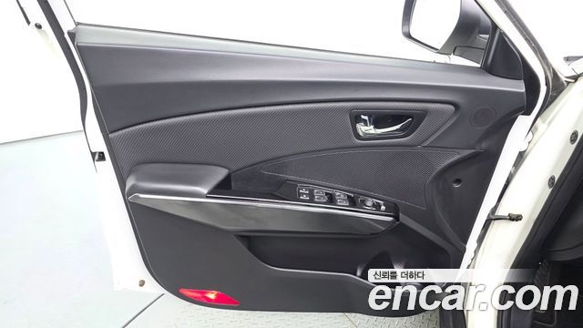KG Mobility (SsangYong) Very New Tivoli Gasoline 1.5 2WD V3 2022 — фото 24
